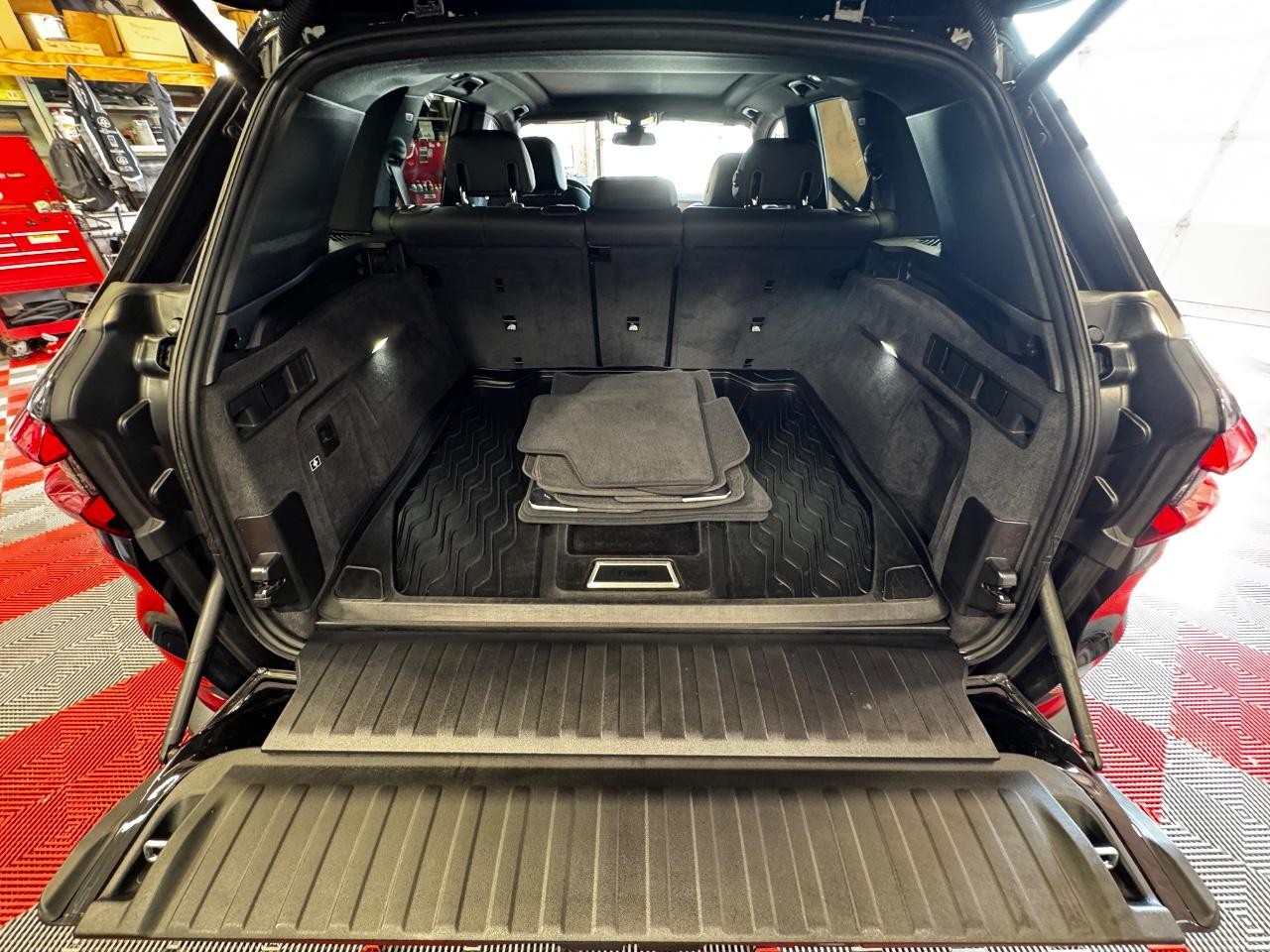 BMW X5 Vehicle Full-screen Gallery Image 11