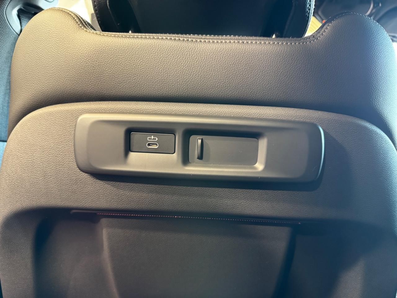 BMW X5 Vehicle Full-screen Gallery Image 13