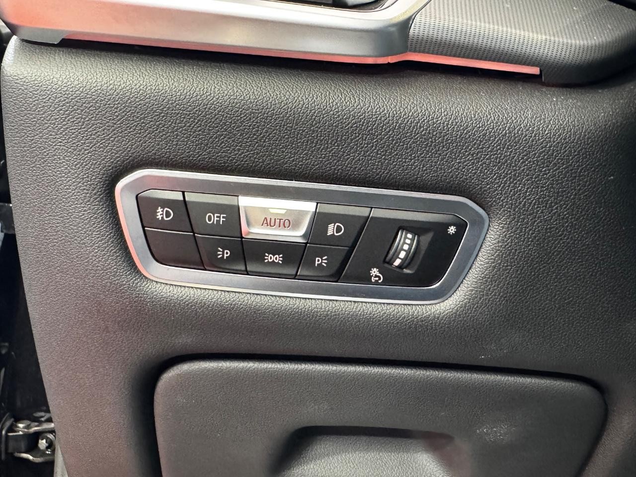 BMW X5 Vehicle Full-screen Gallery Image 17