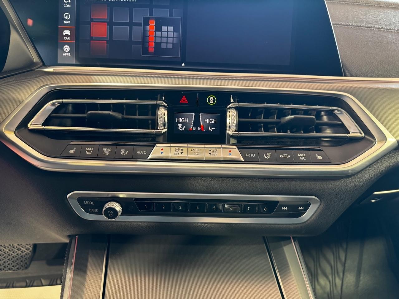 BMW X5 Vehicle Full-screen Gallery Image 21