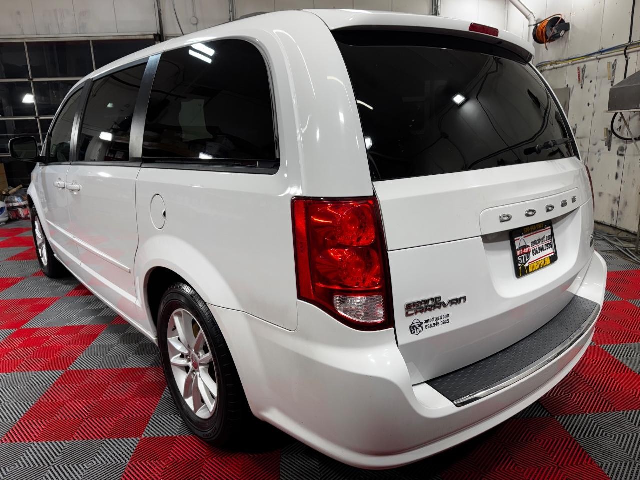 Dodge Grand Caravan Vehicle Full-screen Gallery Image 05