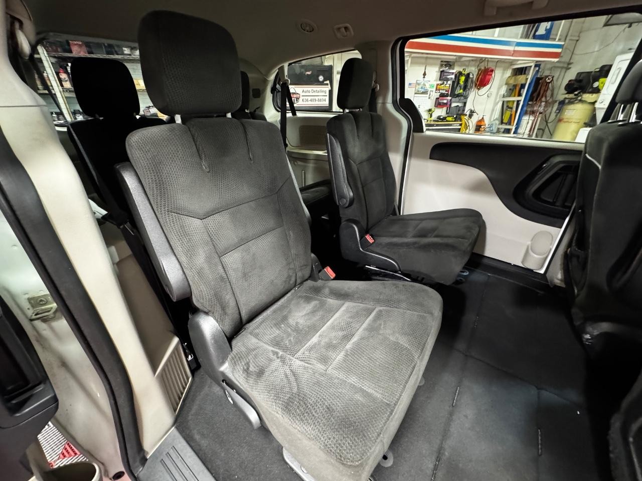 Dodge Grand Caravan Vehicle Full-screen Gallery Image 10