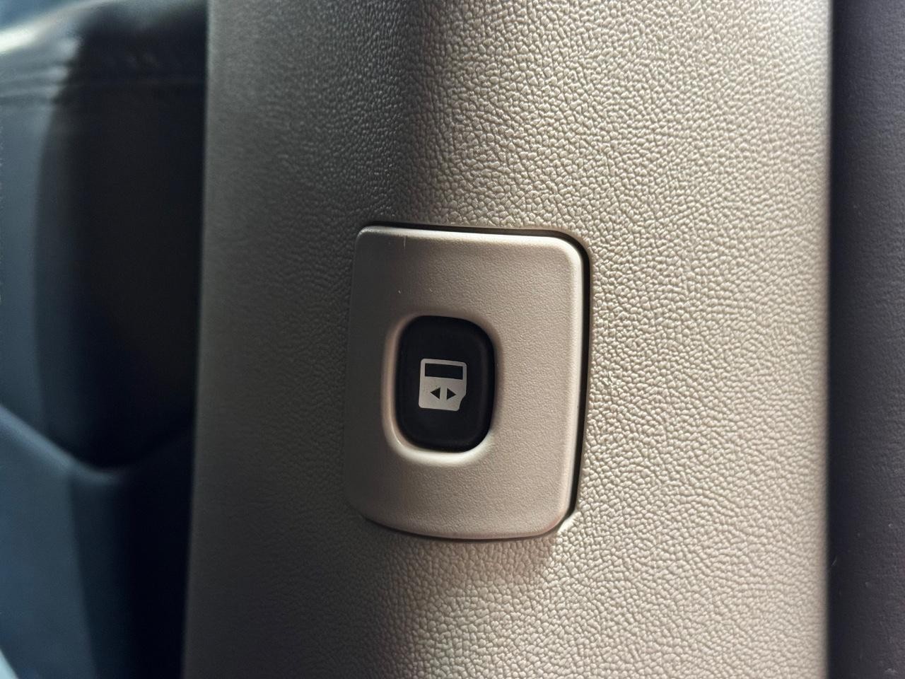 Dodge Grand Caravan Vehicle Full-screen Gallery Image 11