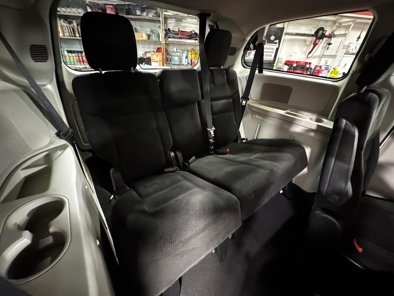 Dodge Grand Caravan Vehicle Full-screen Gallery Image 12