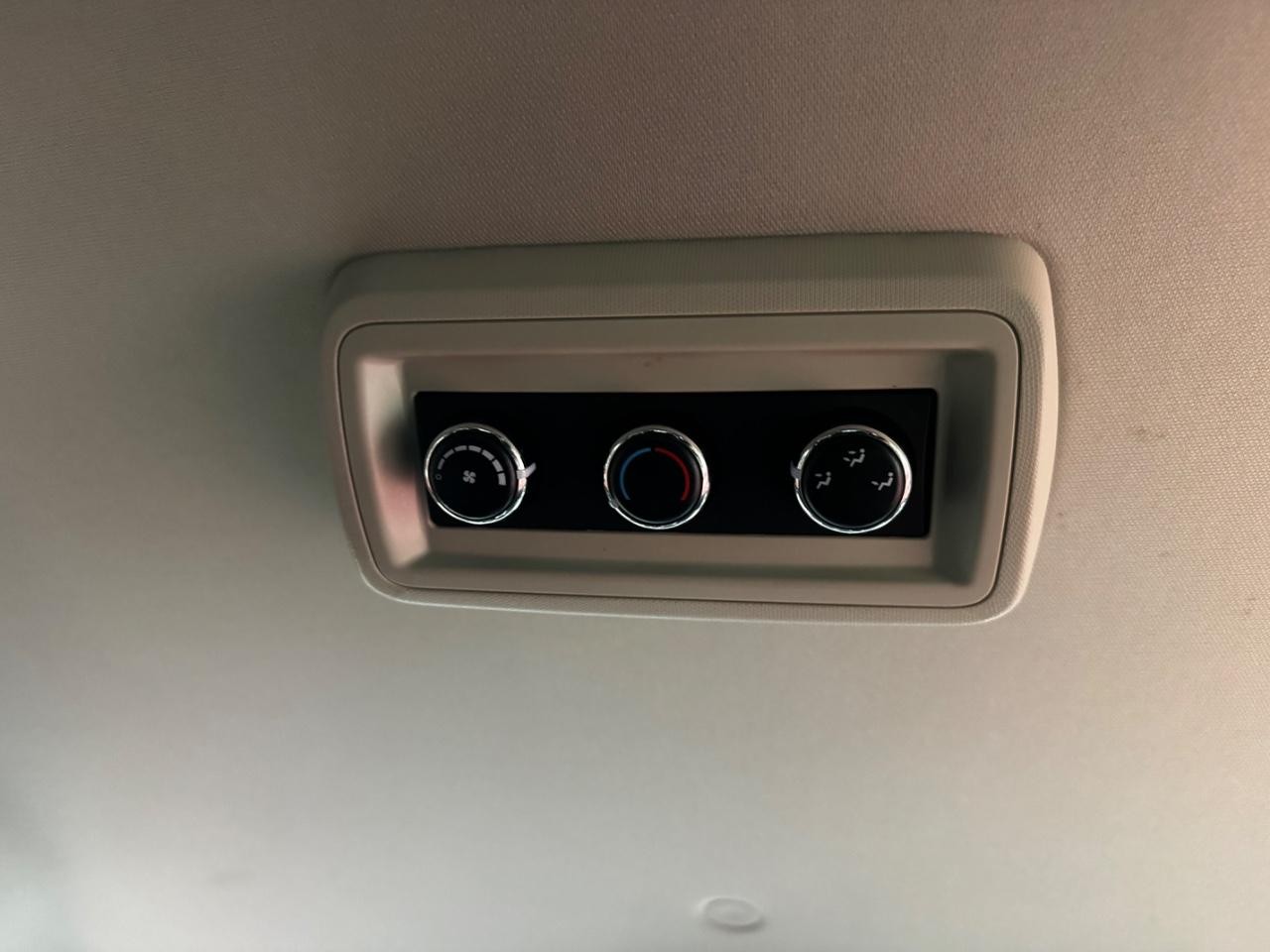 Dodge Grand Caravan Vehicle Full-screen Gallery Image 13