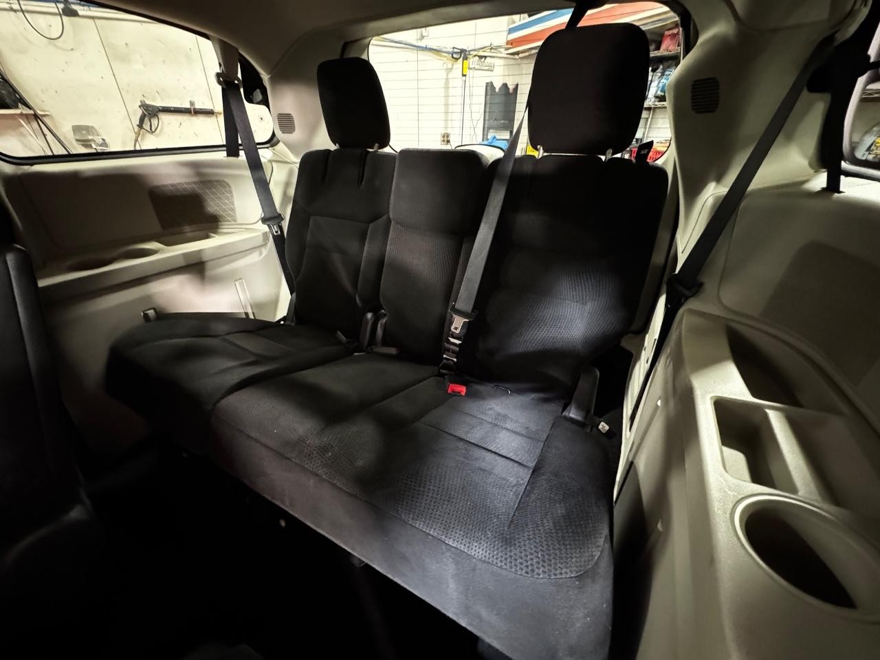 Dodge Grand Caravan Vehicle Full-screen Gallery Image 16