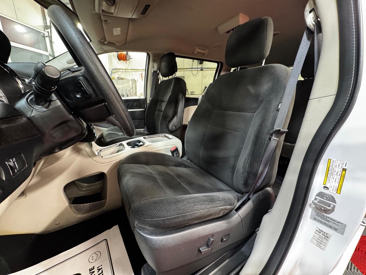 Dodge Grand Caravan Vehicle Full-screen Gallery Image 18