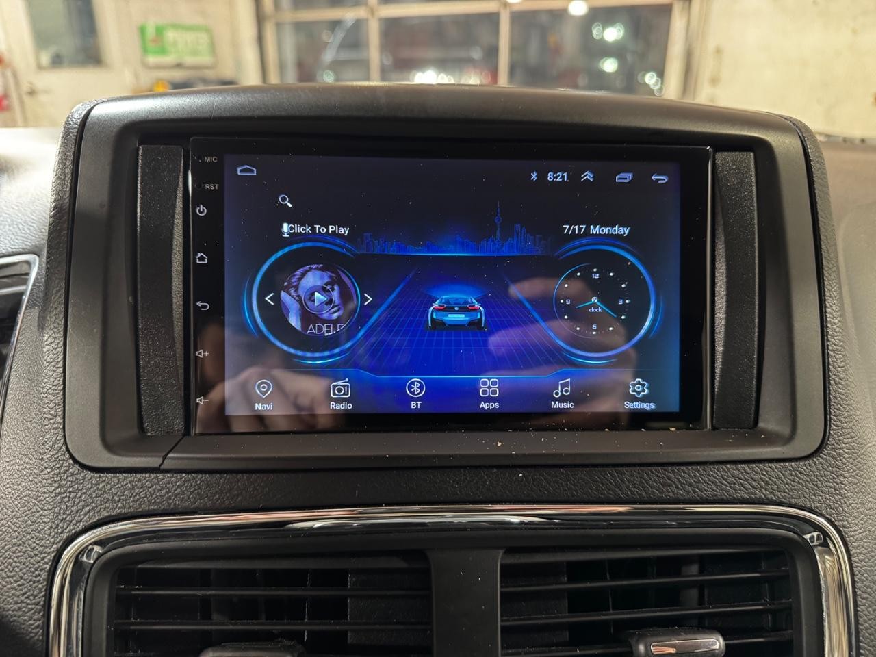 Dodge Grand Caravan Vehicle Full-screen Gallery Image 22