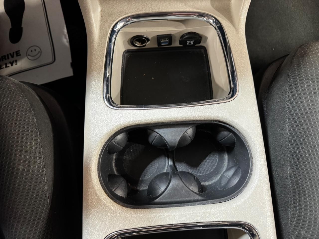 Dodge Grand Caravan Vehicle Full-screen Gallery Image 24