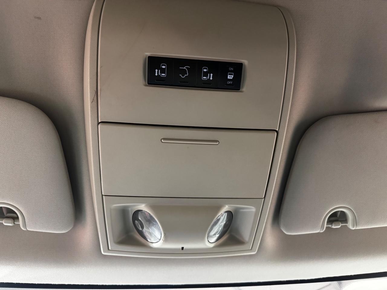 Dodge Grand Caravan Vehicle Full-screen Gallery Image 25