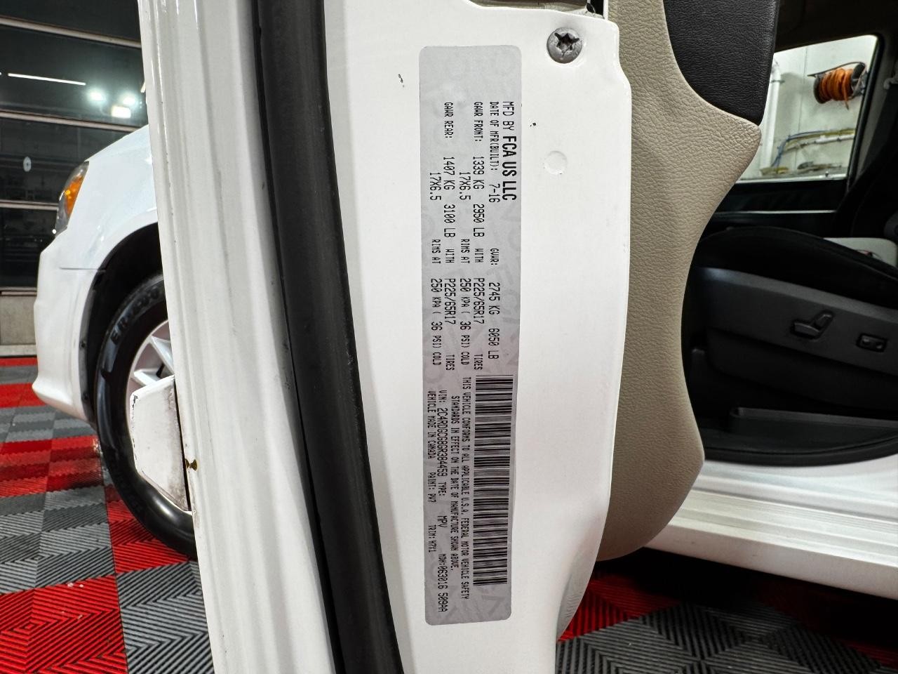 Dodge Grand Caravan Vehicle Full-screen Gallery Image 26