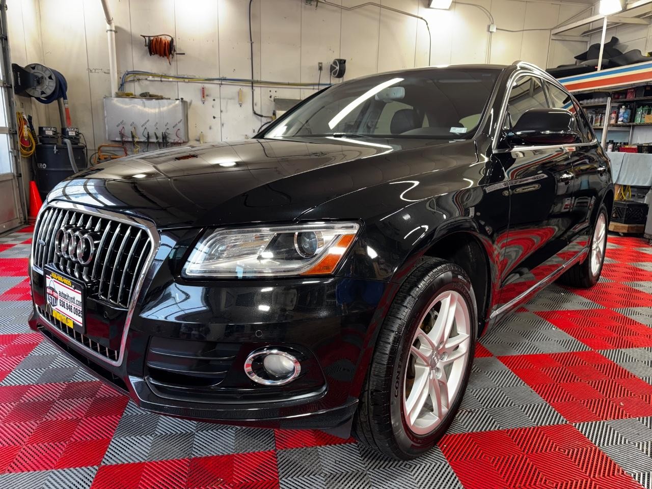 Audi Q5 Vehicle Full-screen Gallery Image 03