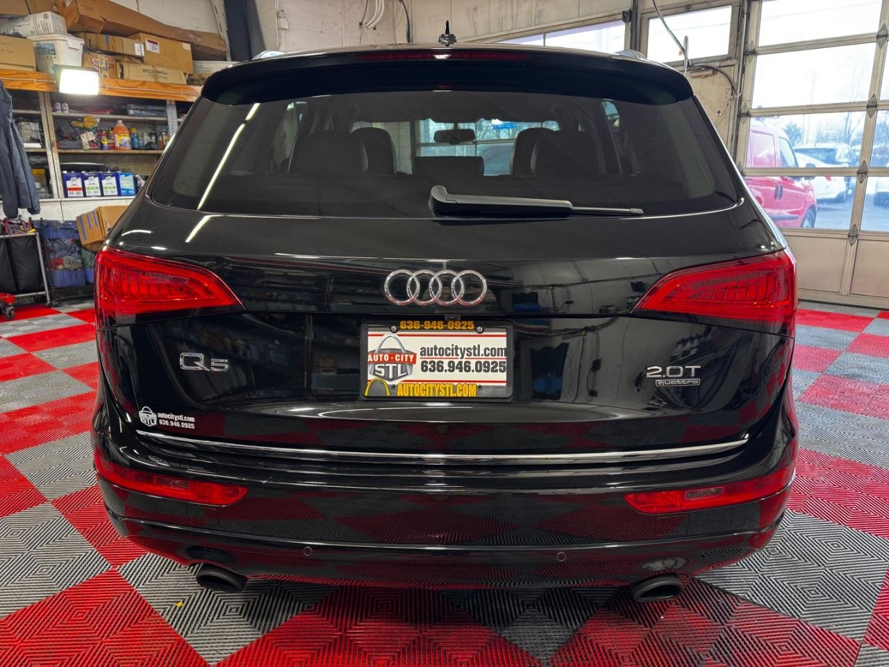 Audi Q5 Vehicle Full-screen Gallery Image 06