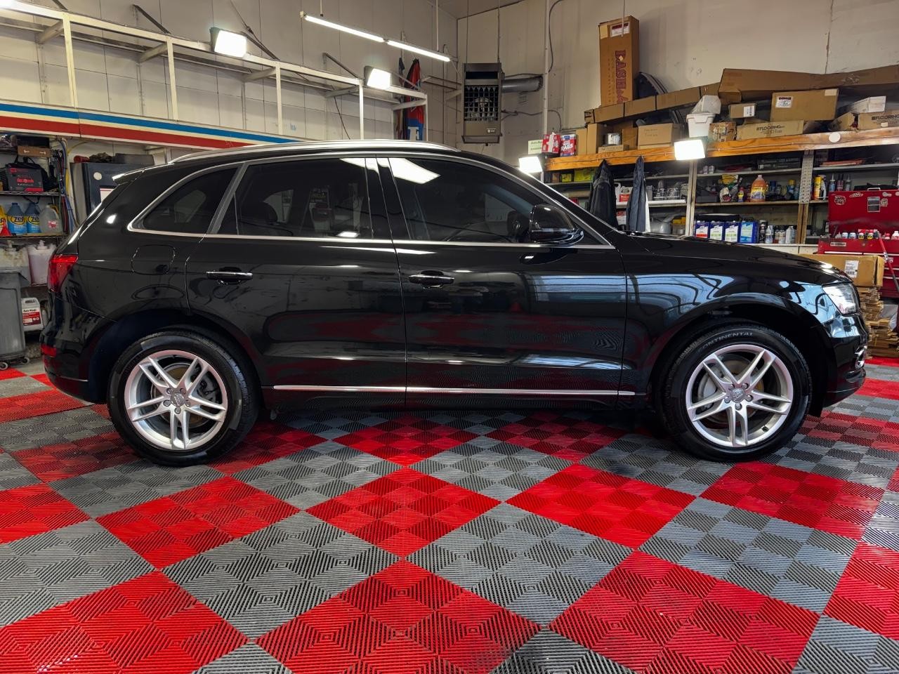 Audi Q5 Vehicle Full-screen Gallery Image 08