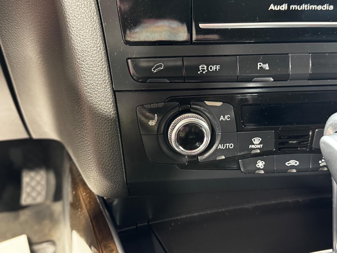 Audi Q5 Vehicle Full-screen Gallery Image 21