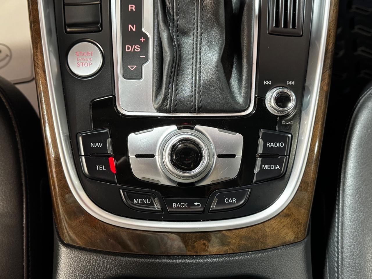 Audi Q5 Vehicle Full-screen Gallery Image 23