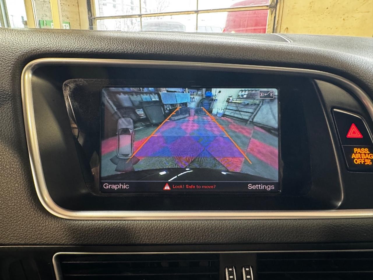 Audi Q5 Vehicle Full-screen Gallery Image 26