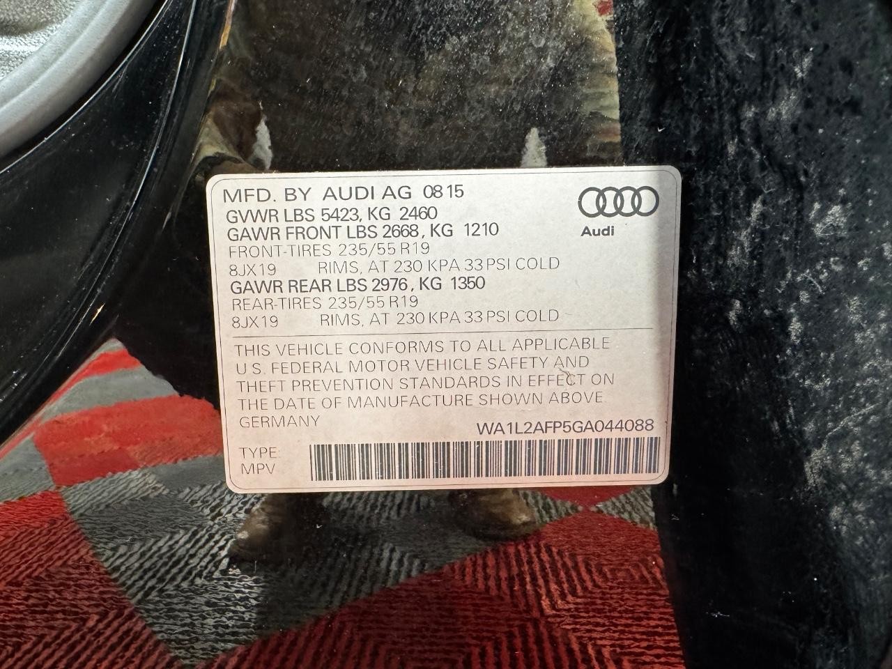 Audi Q5 Vehicle Full-screen Gallery Image 27