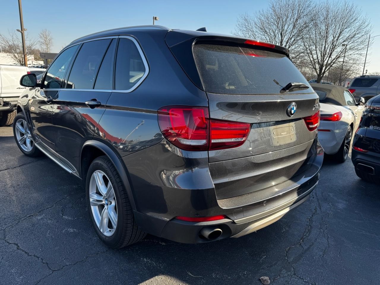 BMW X5 Vehicle Full-screen Gallery Image 03