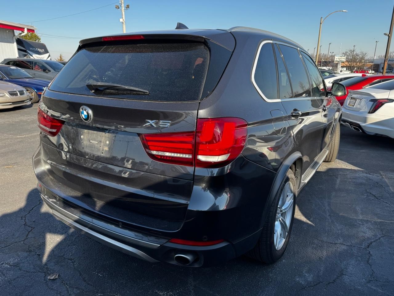 BMW X5 Vehicle Full-screen Gallery Image 04