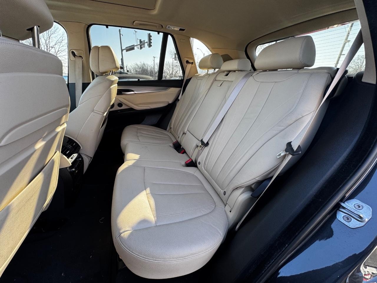 BMW X5 Vehicle Full-screen Gallery Image 08