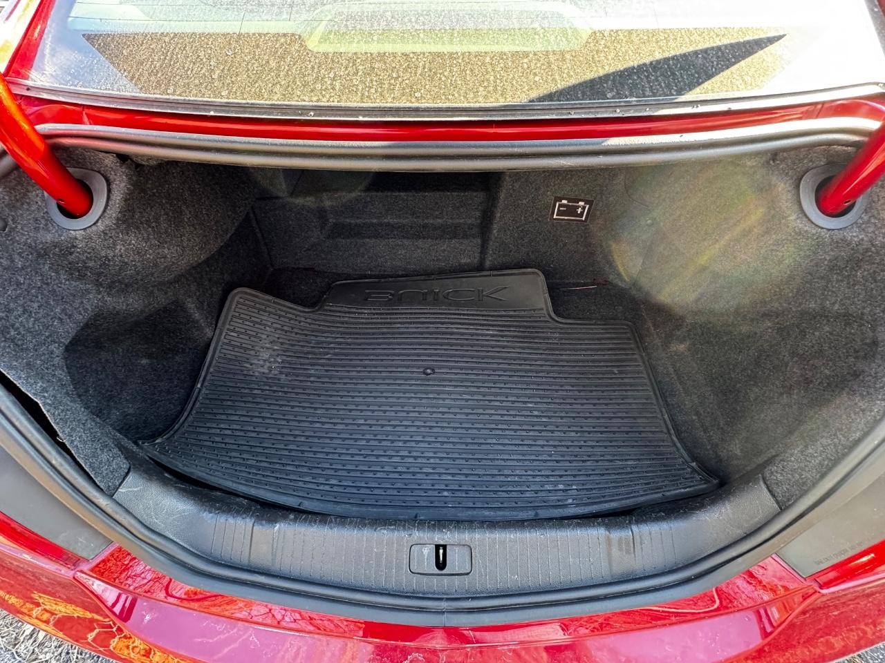 Buick LaCrosse Vehicle Full-screen Gallery Image 05