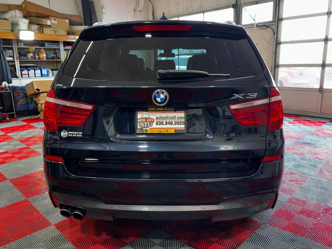 BMW X3 Vehicle Full-screen Gallery Image 06