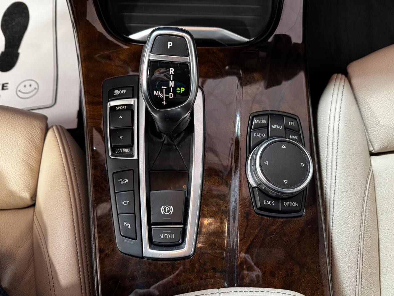 BMW X3 Vehicle Full-screen Gallery Image 22