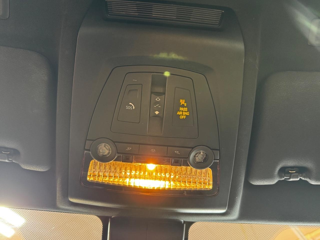 BMW X3 Vehicle Full-screen Gallery Image 23