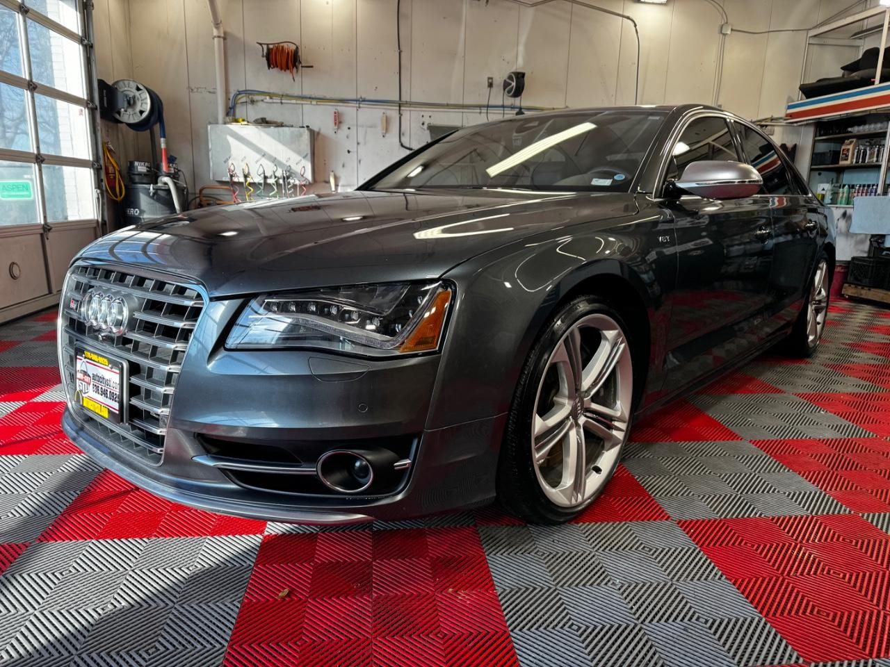 Audi S8 Vehicle Full-screen Gallery Image 03