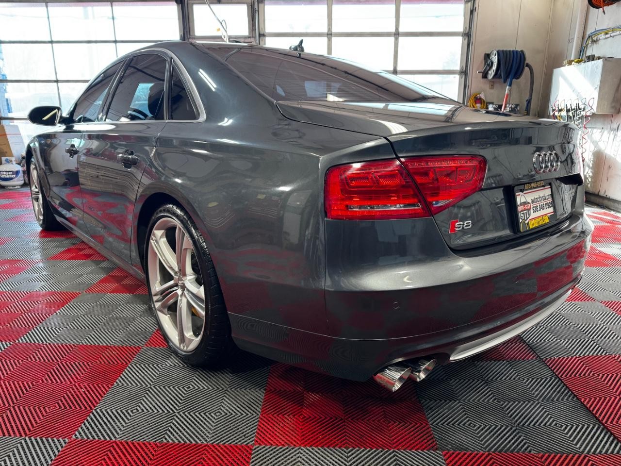 Audi S8 Vehicle Full-screen Gallery Image 05