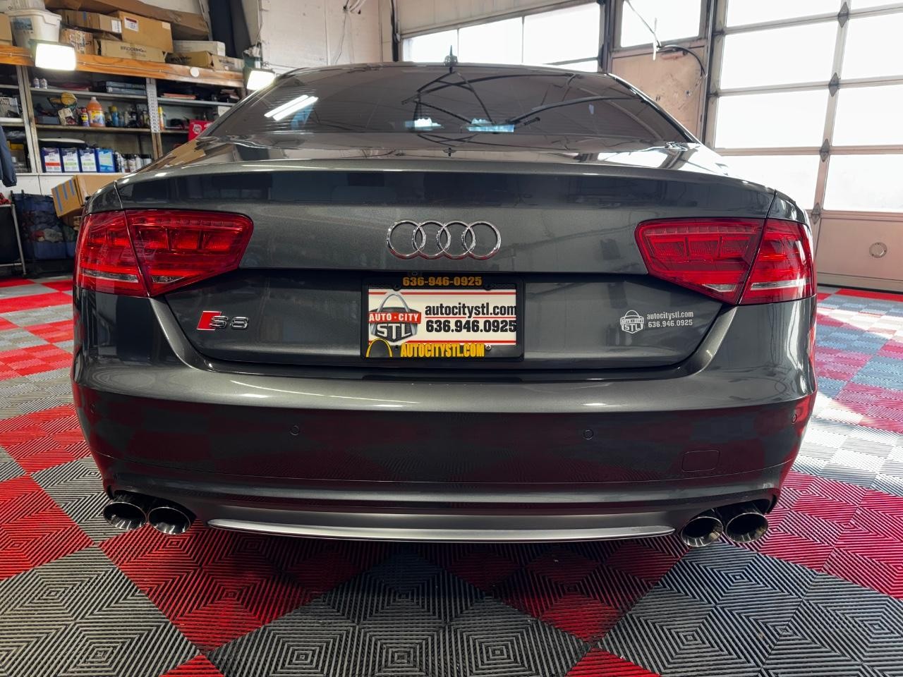 Audi S8 Vehicle Full-screen Gallery Image 06