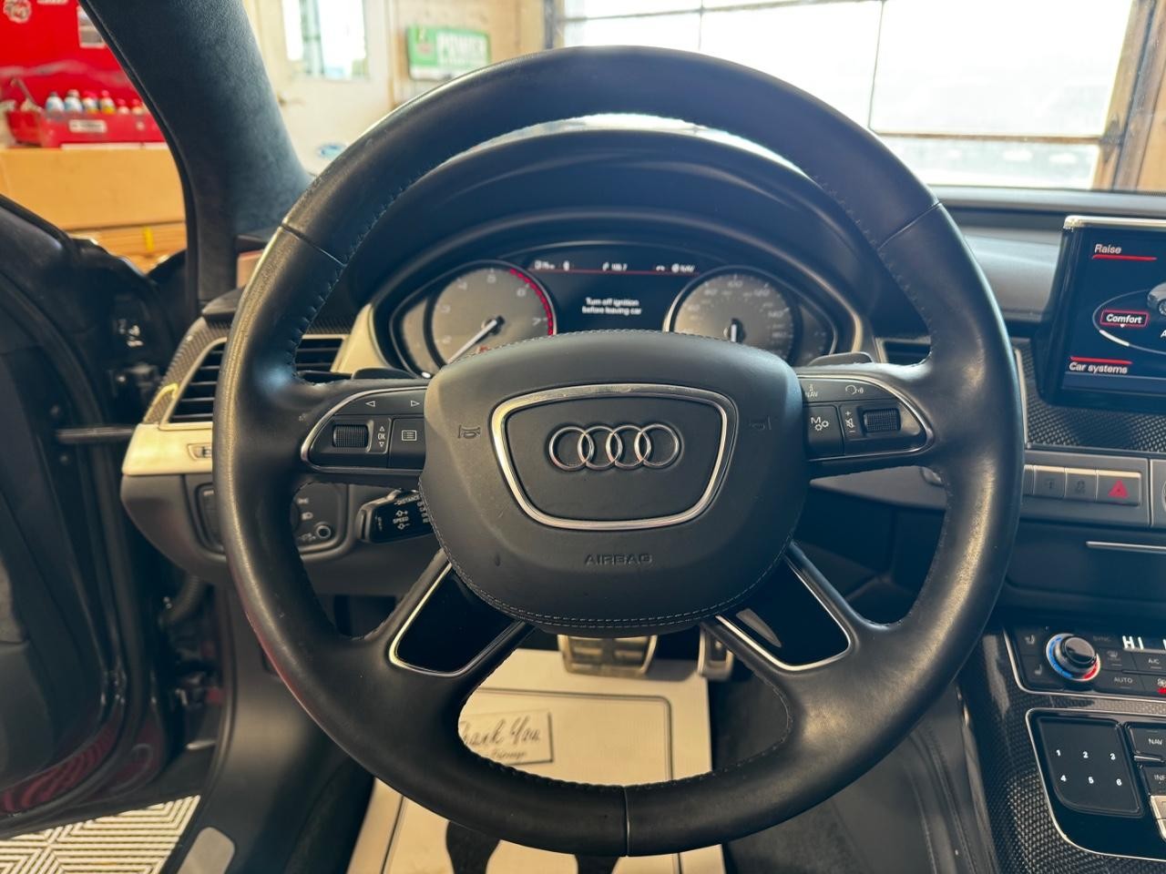 Audi S8 Vehicle Full-screen Gallery Image 19