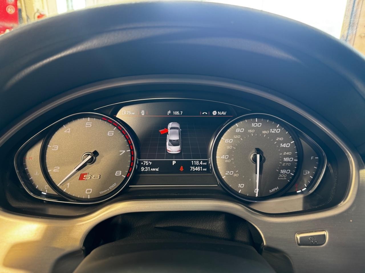 Audi S8 Vehicle Full-screen Gallery Image 20