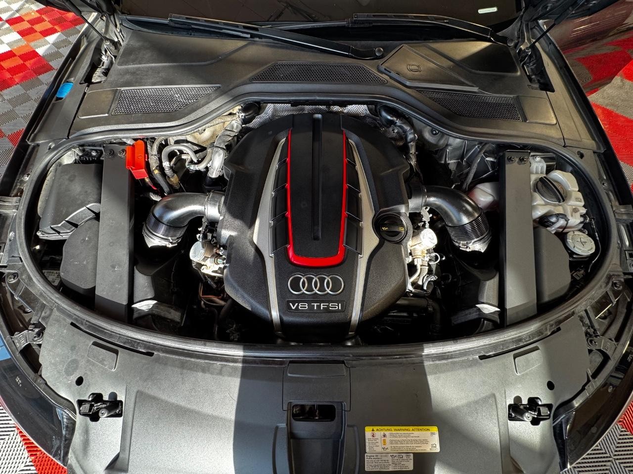 Audi S8 Vehicle Full-screen Gallery Image 27