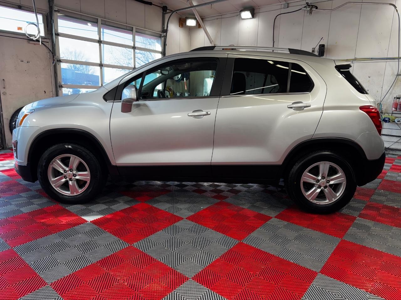 Chevrolet Trax Vehicle Full-screen Gallery Image 04