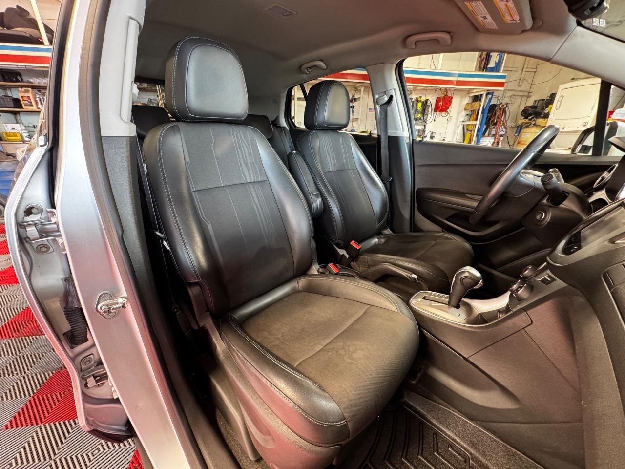 Chevrolet Trax Vehicle Full-screen Gallery Image 09