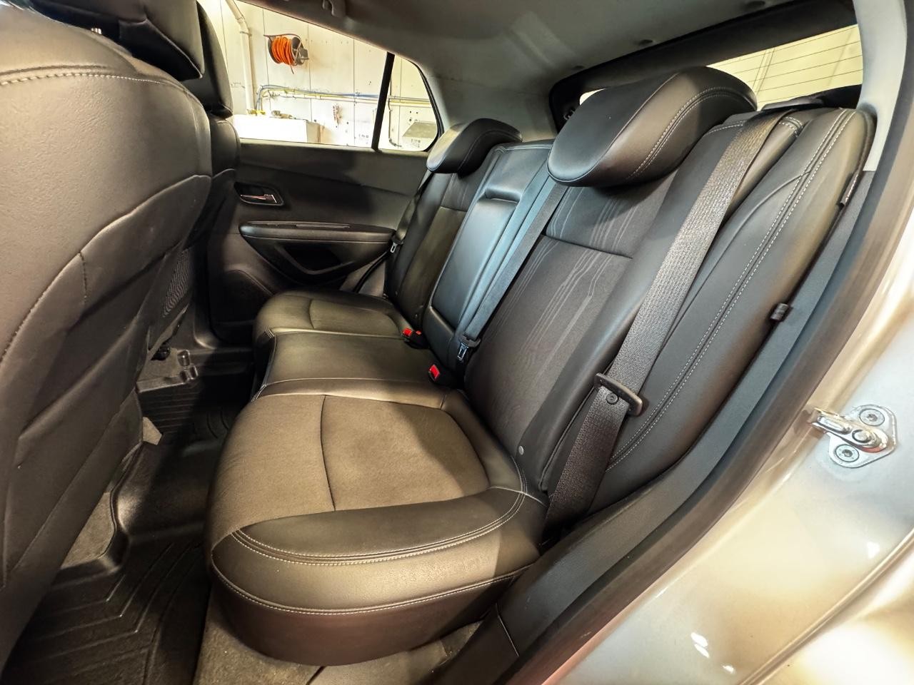 Chevrolet Trax Vehicle Full-screen Gallery Image 12