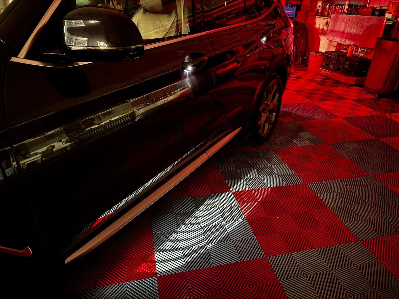 BMW X3 Vehicle Full-screen Gallery Image 04