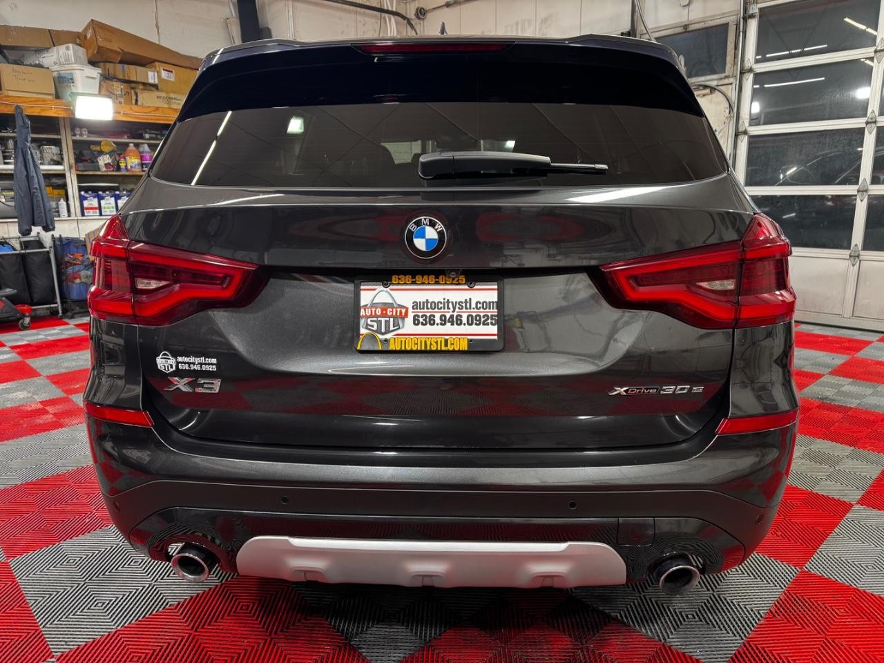 BMW X3 Vehicle Full-screen Gallery Image 07