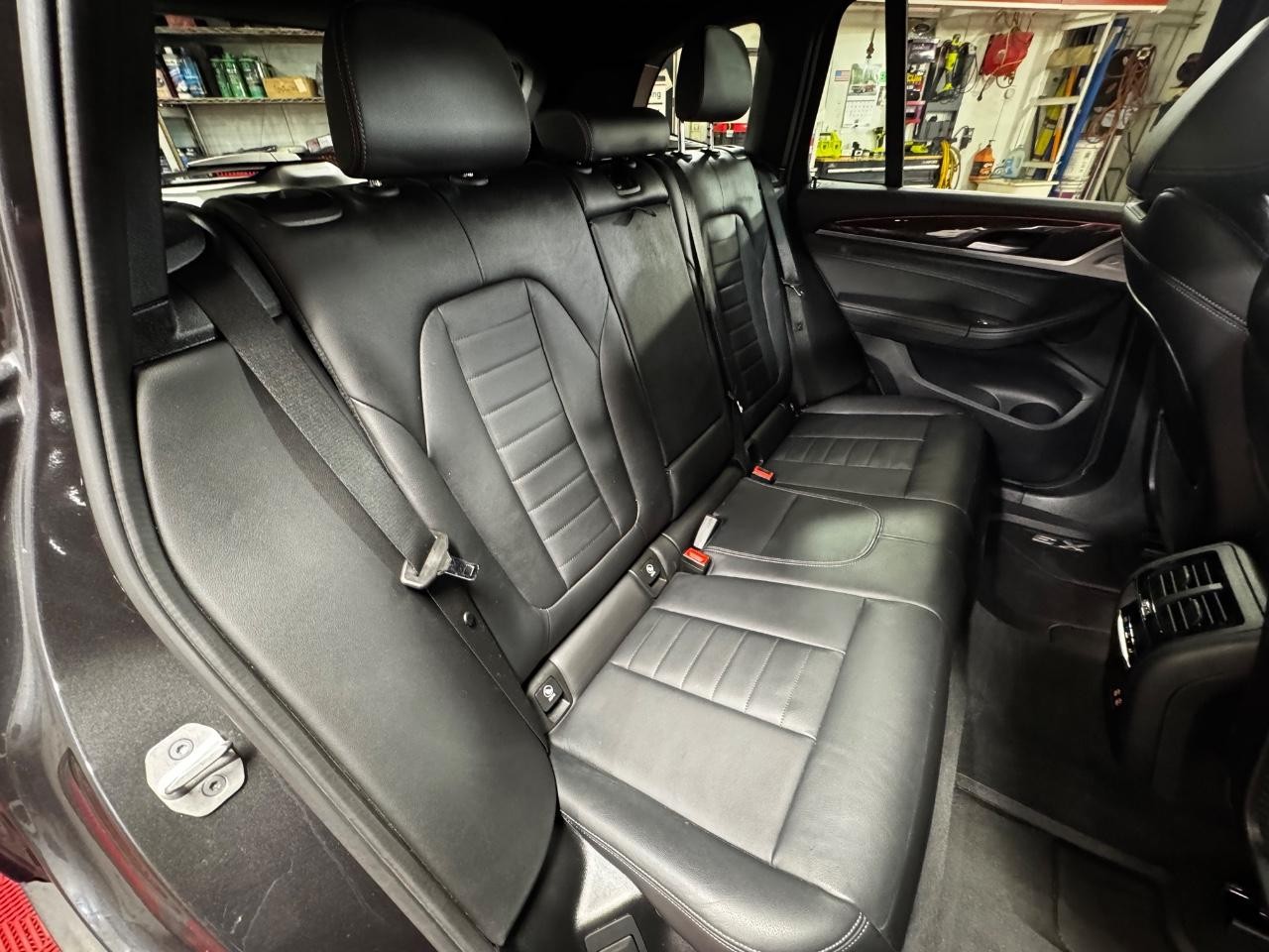 BMW X3 Vehicle Full-screen Gallery Image 11