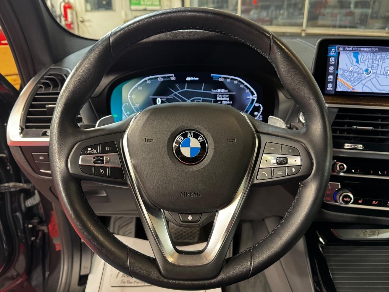 BMW X3 Vehicle Full-screen Gallery Image 18