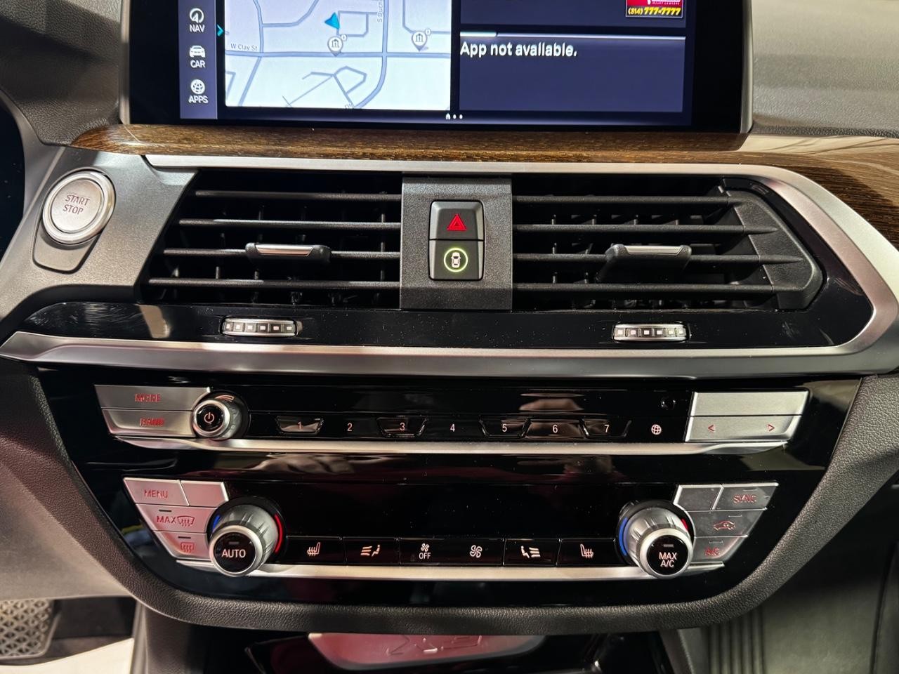 BMW X3 Vehicle Full-screen Gallery Image 21