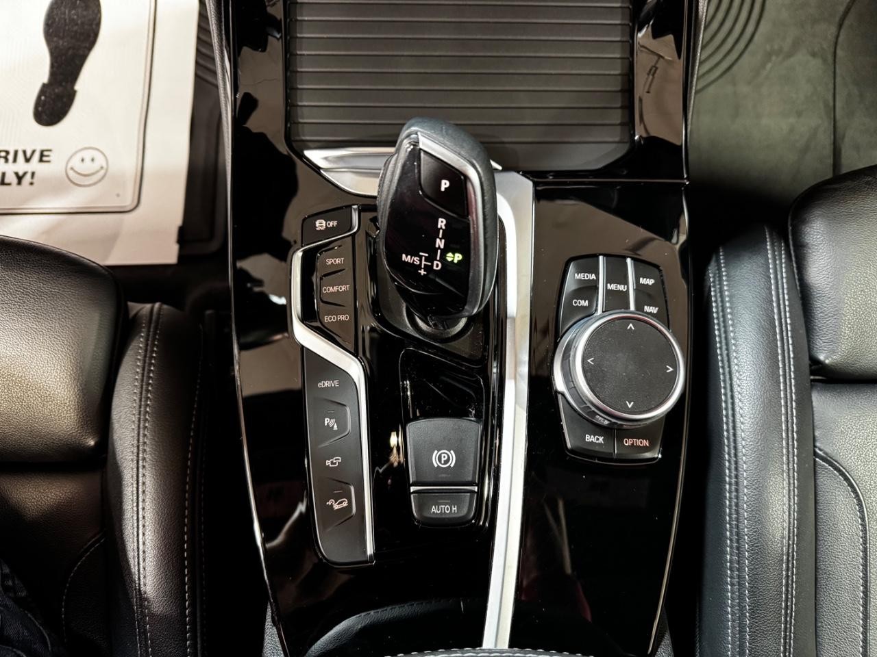 BMW X3 Vehicle Full-screen Gallery Image 25