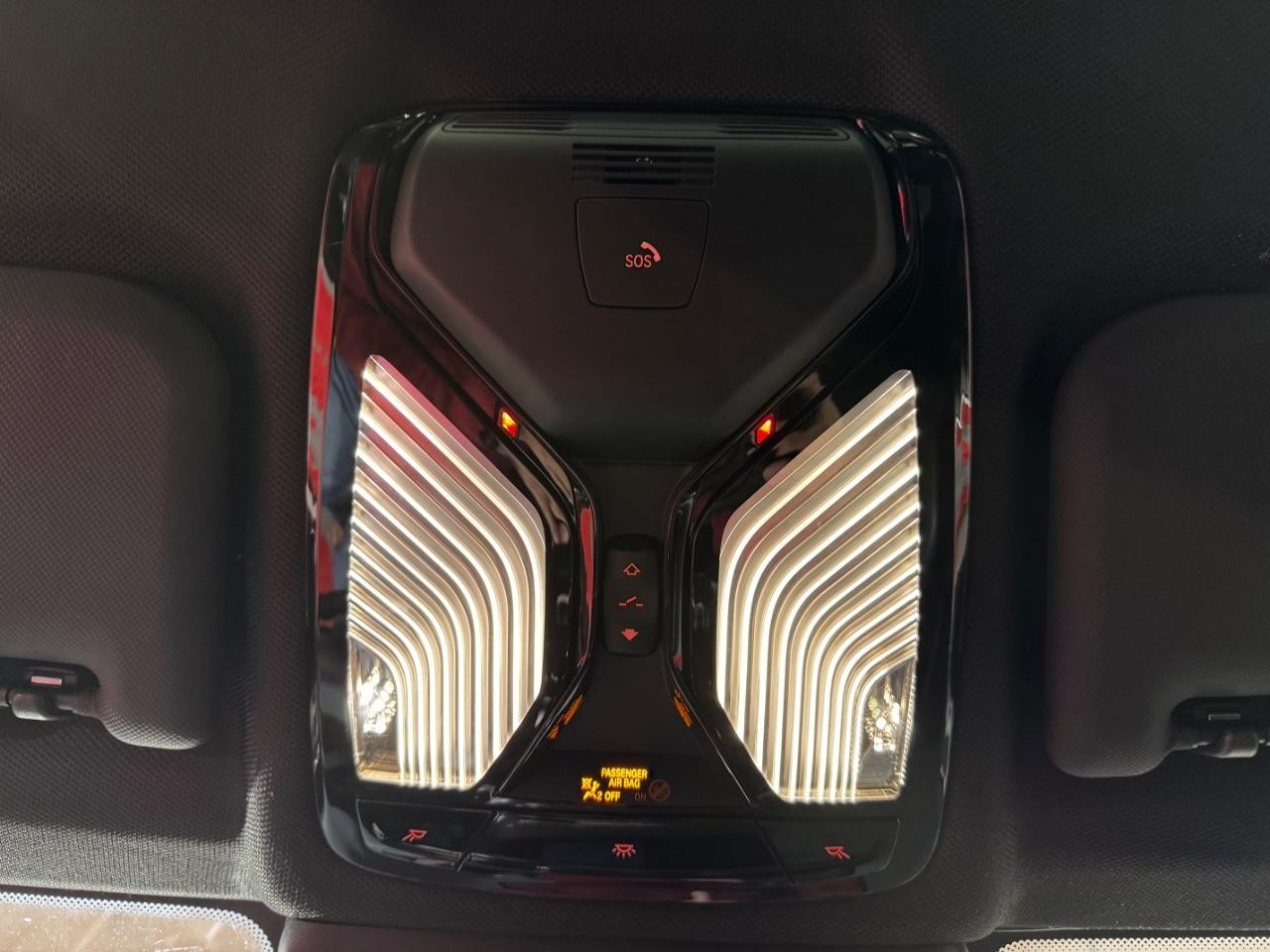 BMW X3 Vehicle Full-screen Gallery Image 26