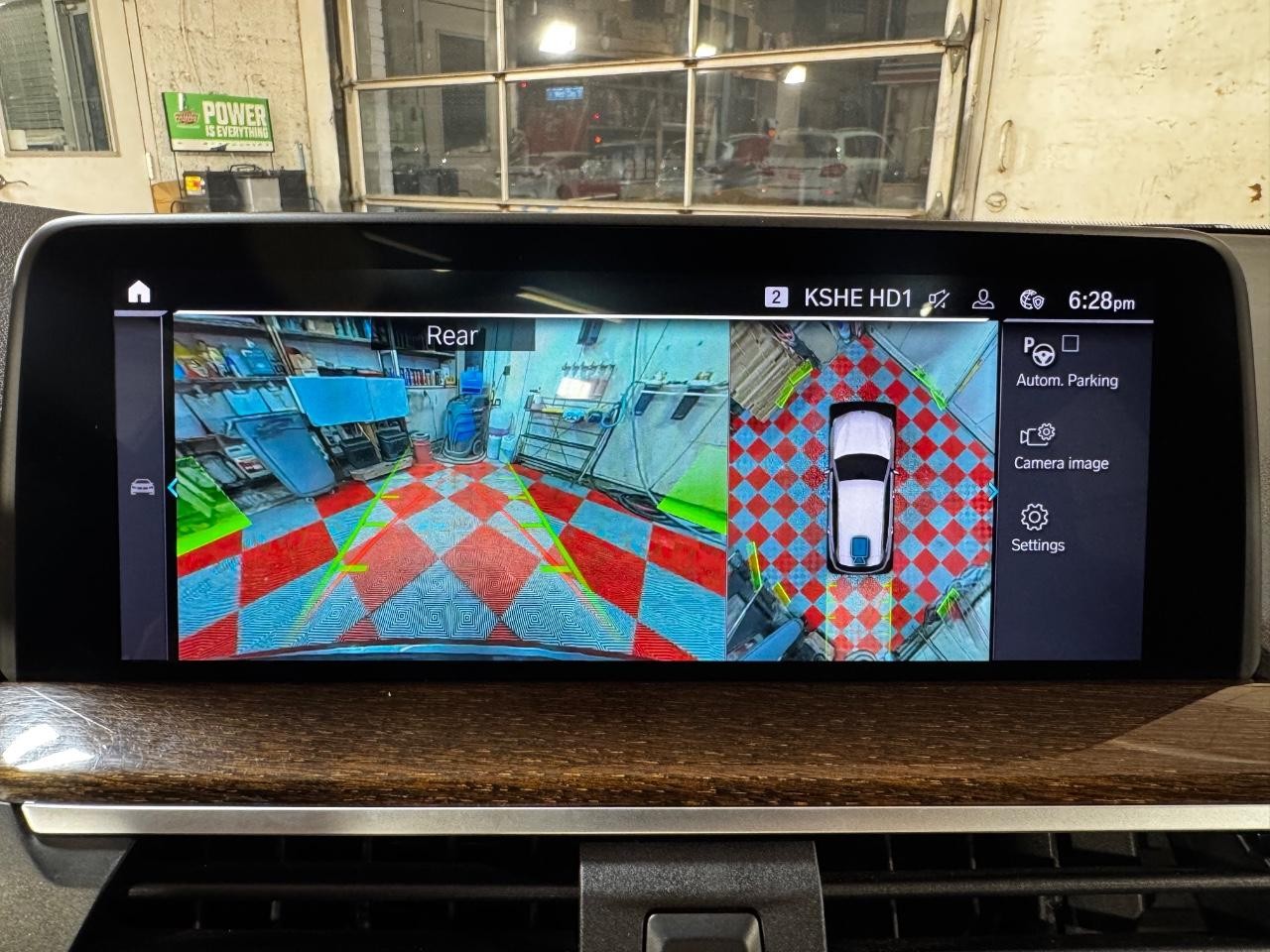 BMW X3 Vehicle Full-screen Gallery Image 28