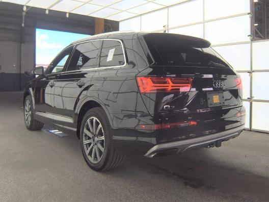 Audi Q7 Vehicle Full-screen Gallery Image 04