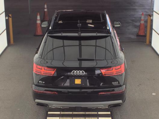 Audi Q7 Vehicle Full-screen Gallery Image 05