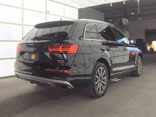 Audi Q7 Vehicle Full-screen Gallery Image 06