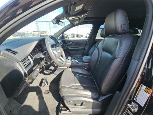 Audi Q7 Vehicle Full-screen Gallery Image 07